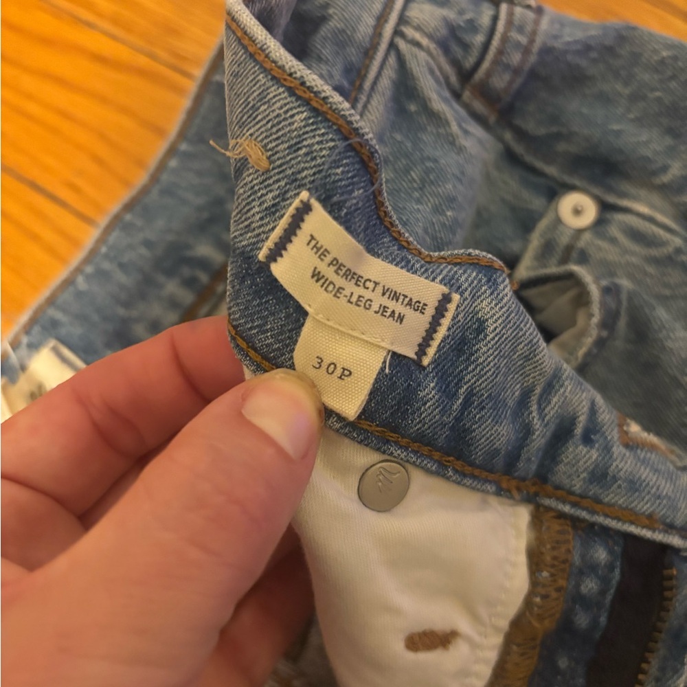 Madewell High-Rise Wide-Leg Jeans in Light Blue Wash - Picture 6 of 7